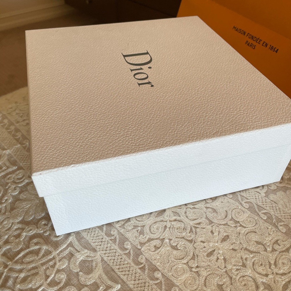Dior box